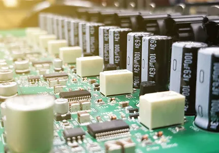 The essential difference between electrolytic capacitors and solid capacitors